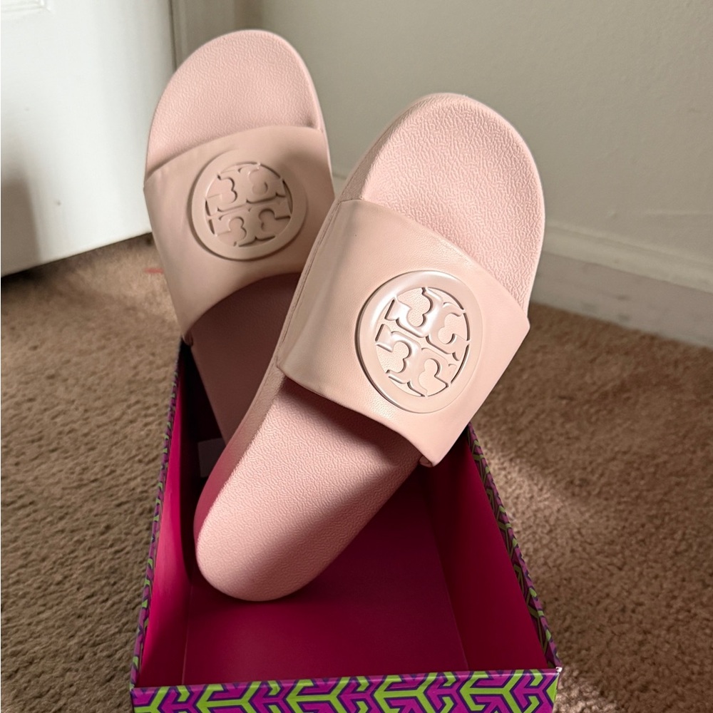 Tory Burch Shell Pink Slide Sandals 🐚